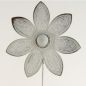 Preview: Blume aus Blech, Deko Stecker Blüte mit 2 Blätter, 3 Stück