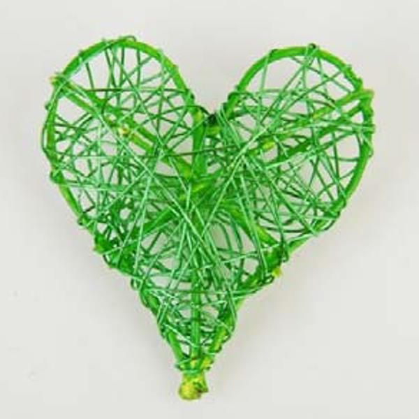 Grüne Herzen aus Draht